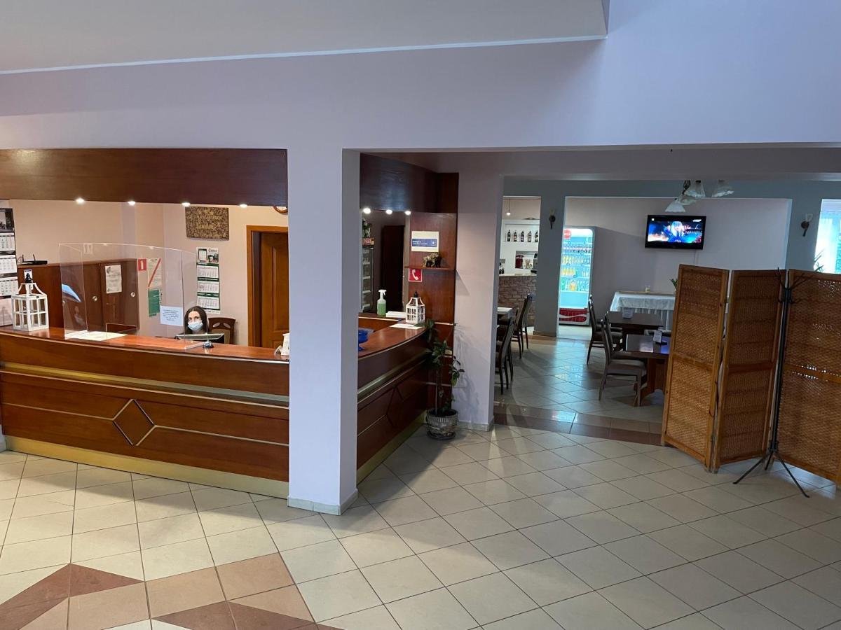 Hotel Dowhan Nowe Extérieur photo